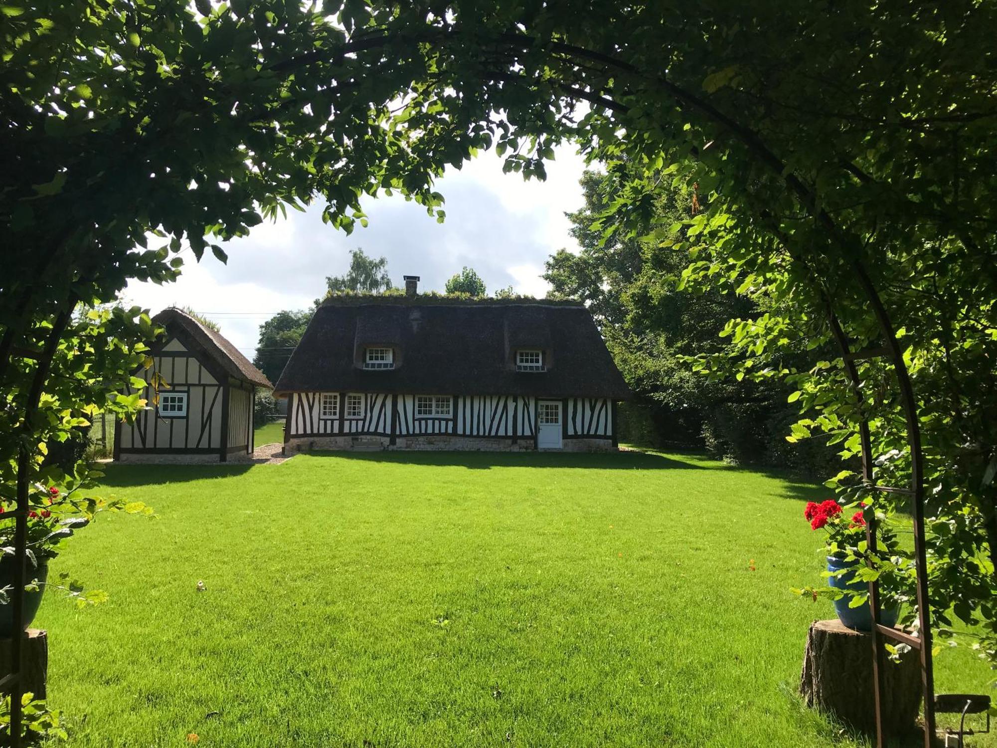 La Gloriette Gite Situe Dans La Propriete Dun Magnifique Manoir Vatteville Exteriér fotografie